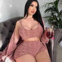 Heyecan Dolu Gecelerin Baş Döndüren Aktristi, Çiftlik Escort