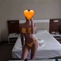 Sarışın bronz tenli Helen